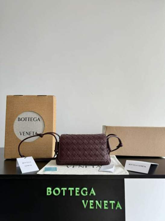 Picture of Bottega Veneta Handbags _SKUfw238074874fw
